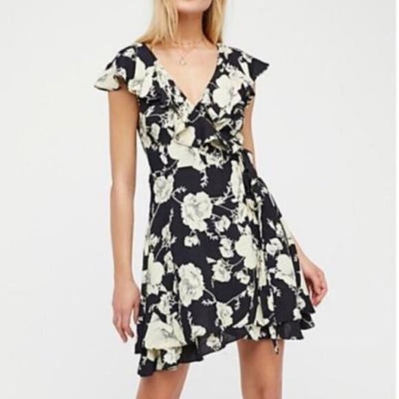 Free People Black Floral Boho Short Flutter Sleeve Wrap Mini Dress Sz S New - Picture 12 of 13